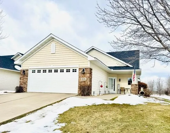 $378,000 | 1014 Woodland Drive, Hastings, MN 55033