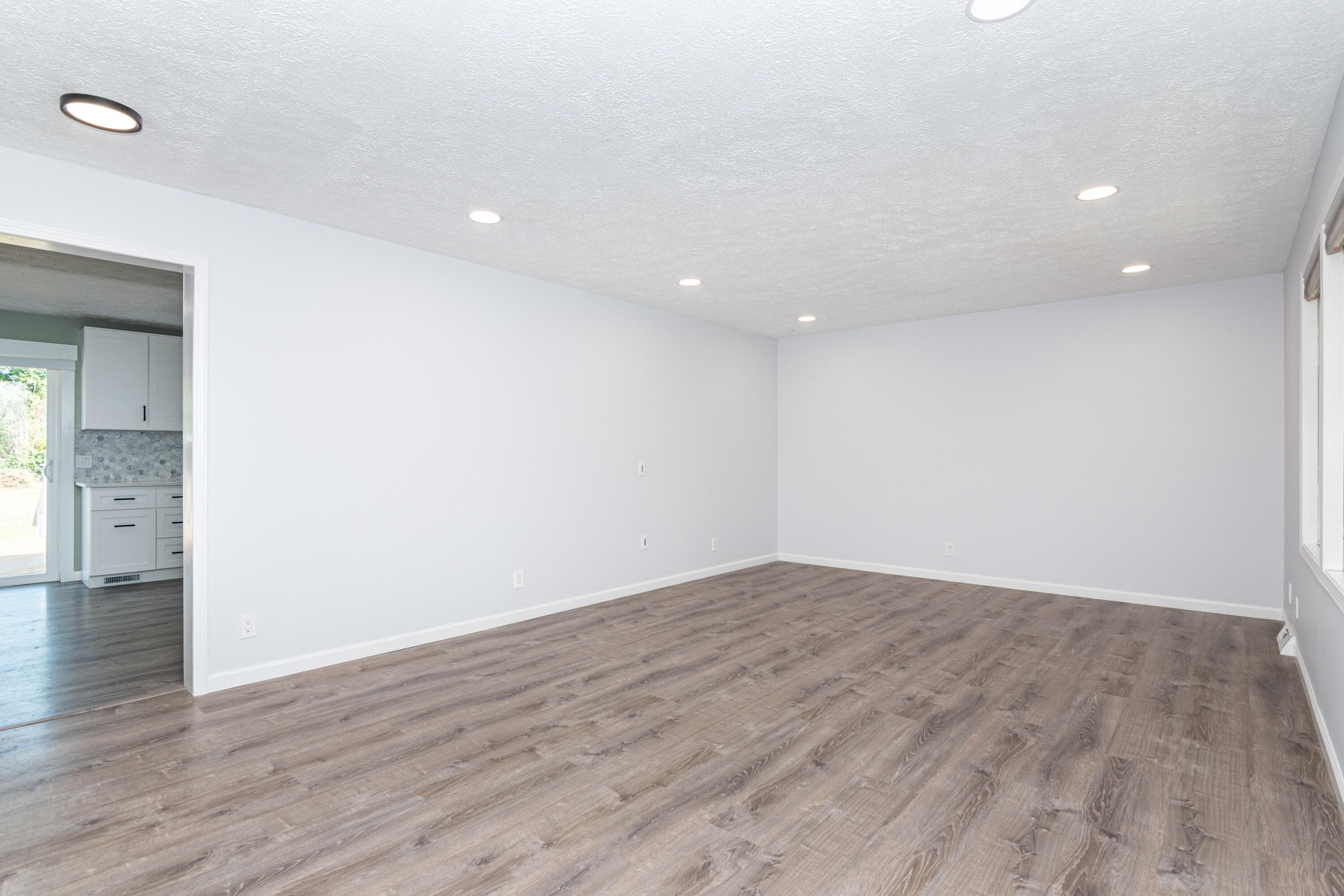 14227 Sheldon Road Belleville, MI 48111 - Photo 7 of 53 020_51