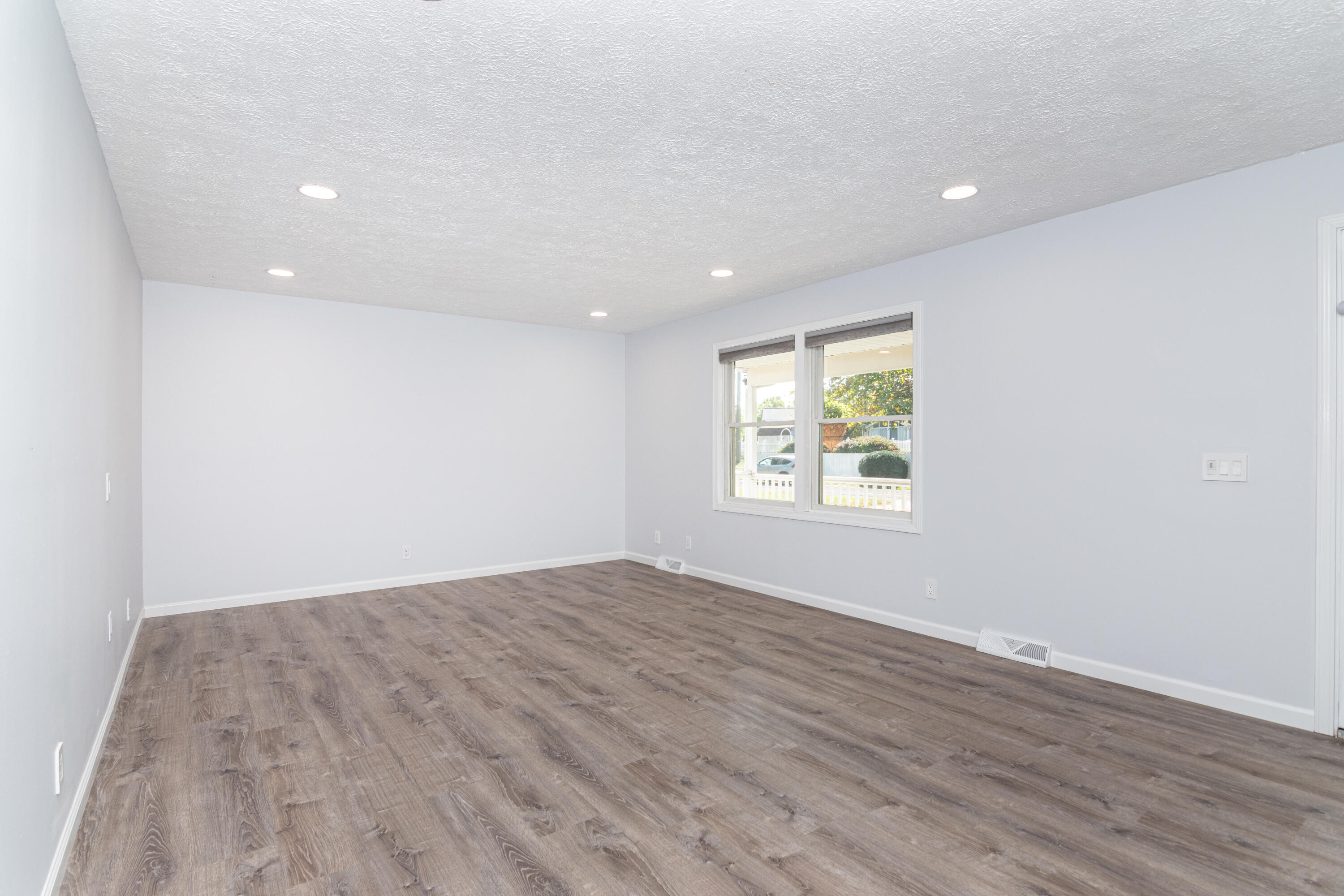 14227 Sheldon Road Belleville, MI 48111 - Photo 9 of 53 022_52