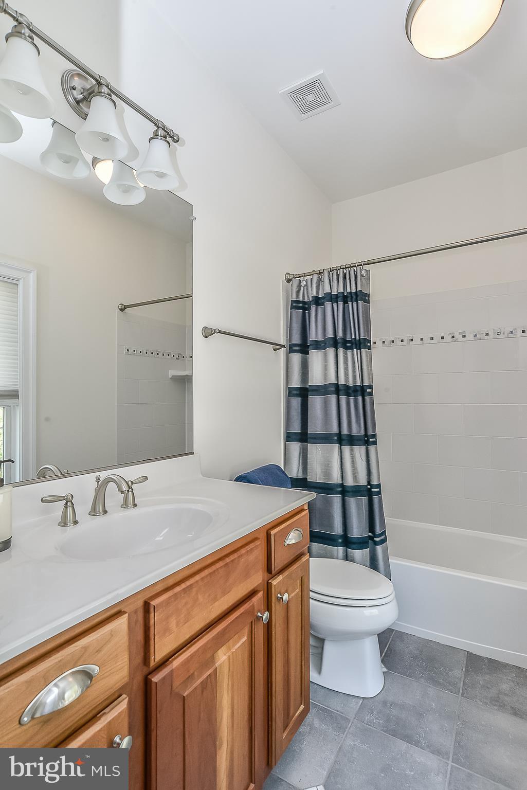 128 Kingsley Road Southwest Vienna, VA 22180 - Photo 15 of 29 En Suite Bath