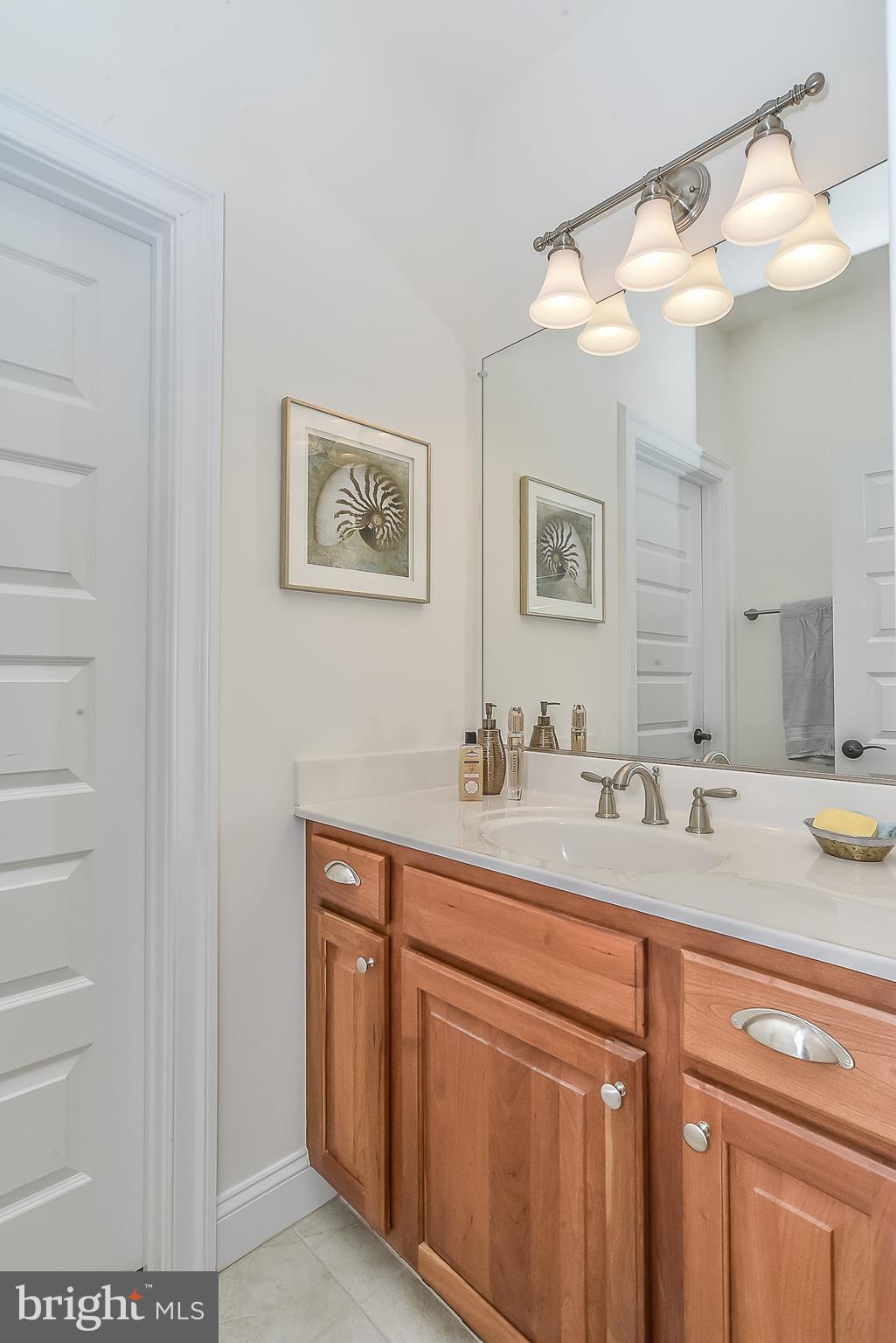 128 Kingsley Road Southwest Vienna, VA 22180 - Photo 18 of 29 Jack & Jill Bath
