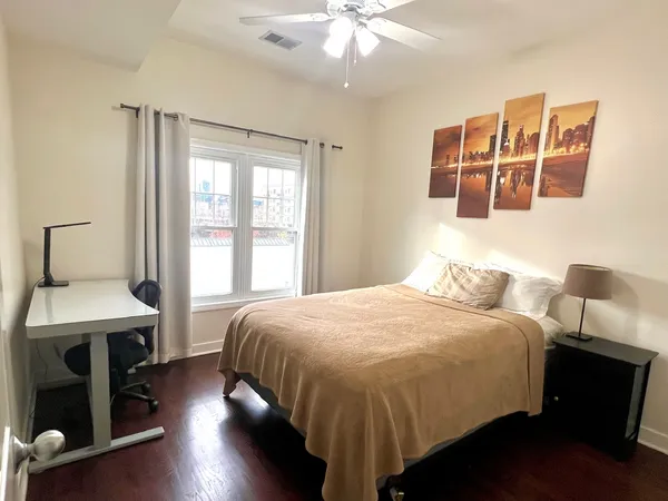 $4,500 | 811 West Superior Street, Unit 4, Chicago, IL 60642