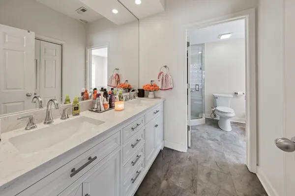 $4,500 | 811 West Superior Street, Unit 4, Chicago, IL 60642