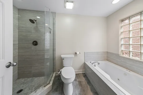 $4,500 | 811 West Superior Street, Unit 4, Chicago, IL 60642