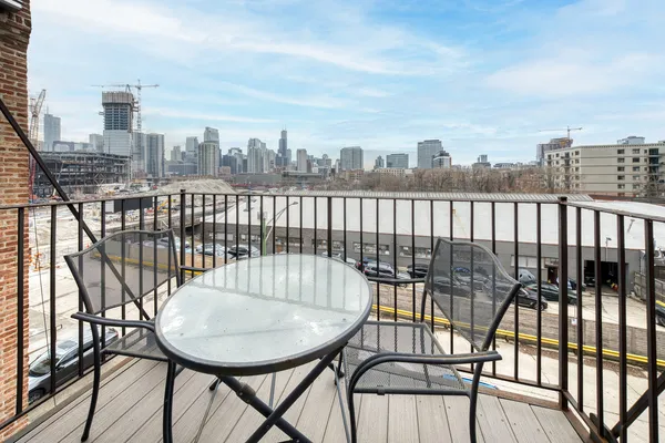 $4,500 | 811 West Superior Street, Unit 4, Chicago, IL 60642
