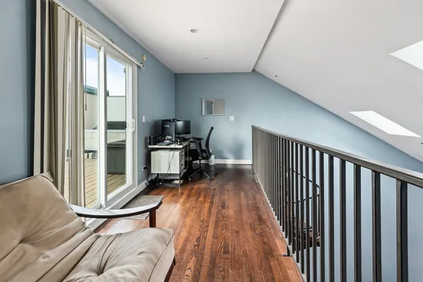 $4,500 | 811 West Superior Street, Unit 4, Chicago, IL 60642