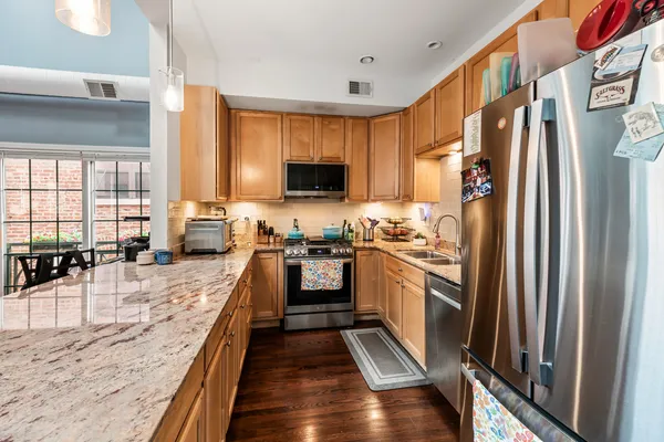 $4,500 | 811 West Superior Street, Unit 4, Chicago, IL 60642