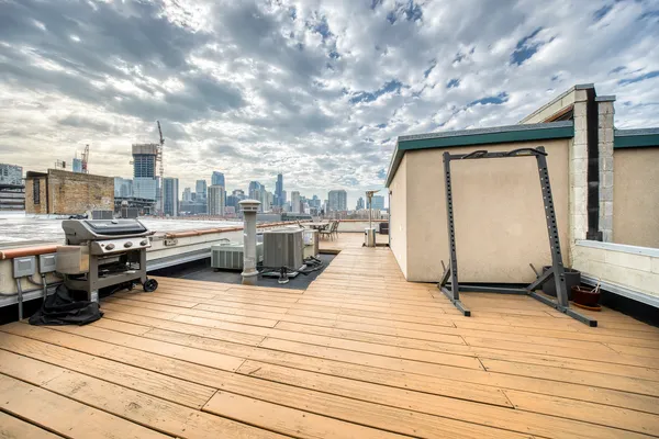 $4,500 | 811 West Superior Street, Unit 4, Chicago, IL 60642