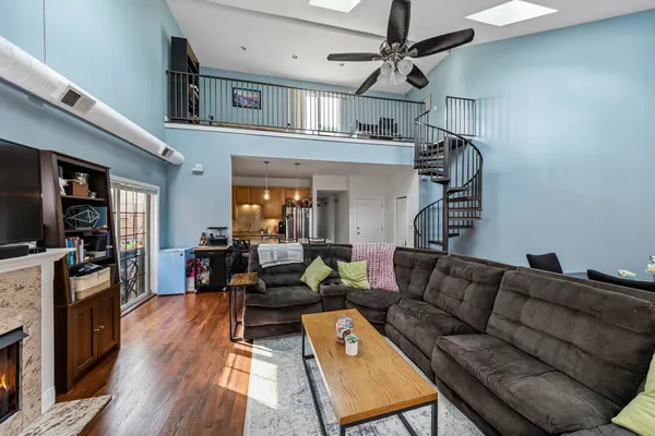 $4,500 | 811 West Superior Street, Unit 4, Chicago, IL 60642