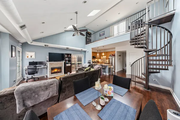 $4,500 | 811 West Superior Street, Unit 4, Chicago, IL 60642