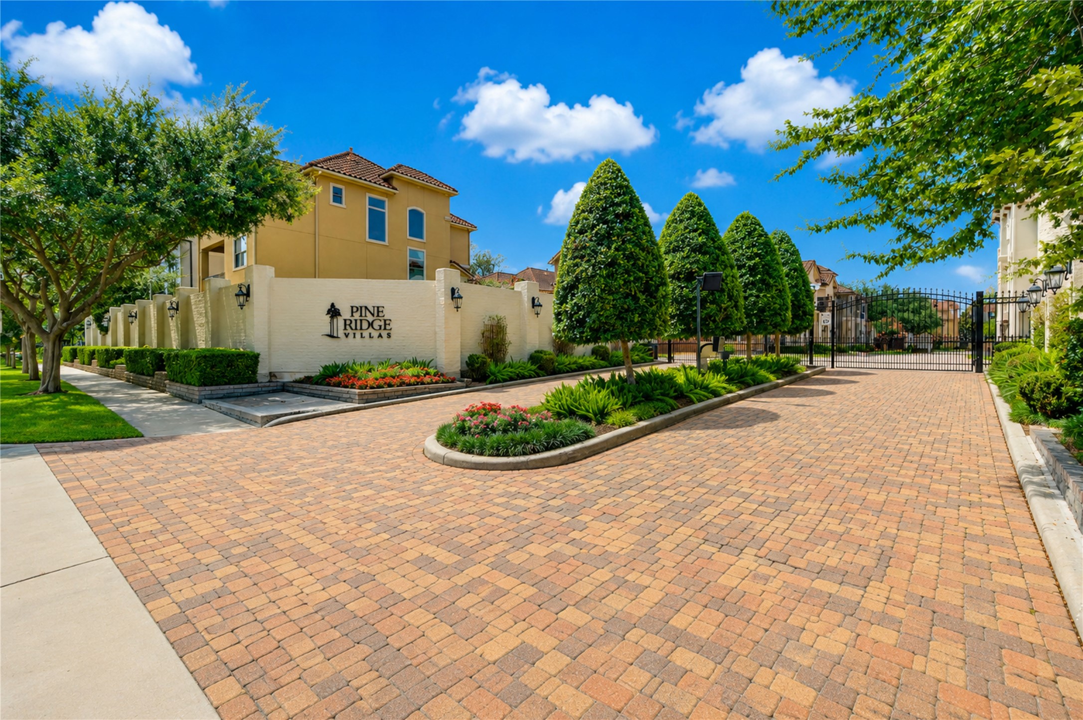 7615 Pine Ridge Terrace Road Houston, TX 77081 - Photo 2 of 39 Gallery Image 2