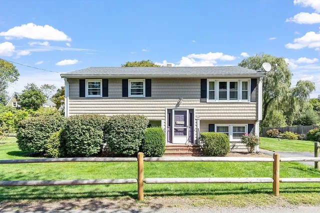 $725,000 | 4 Hillside Road, Gloucester, MA 01930