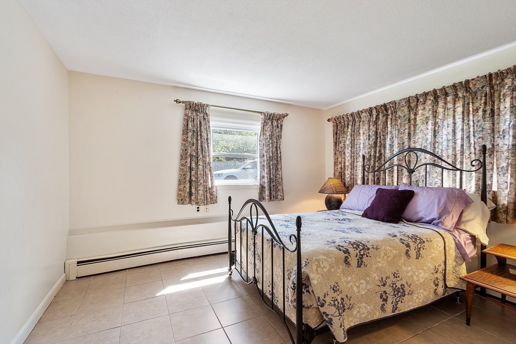 4 Hillside Road Gloucester, MA 01930 - Photo 12 of 20