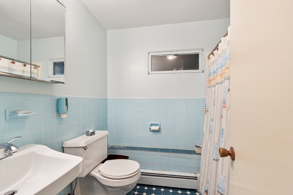 4 Hillside Road Gloucester, MA 01930 - Photo 15 of 20