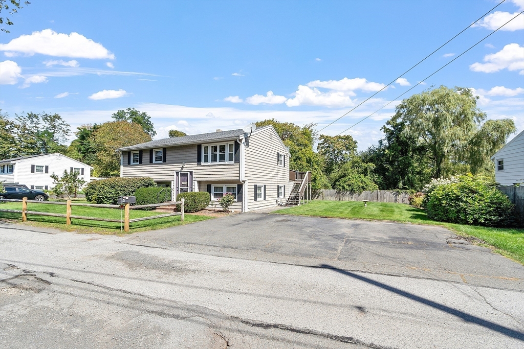 4 Hillside Road Gloucester, MA 01930 - Photo 2 of 20