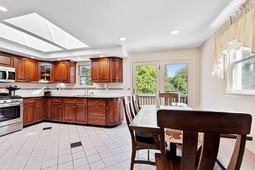 4 Hillside Road Gloucester, MA 01930 - Photo 5 of 20