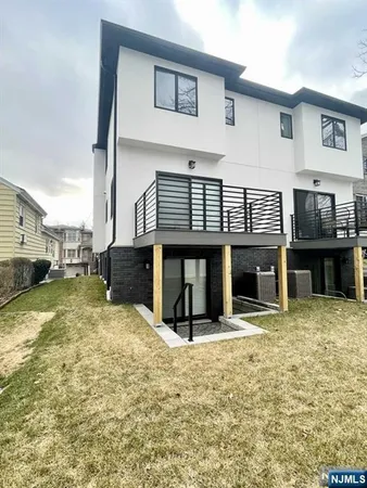 $6,750 | 211 Slocum Way, Unit B, Fort Lee, NJ 07024