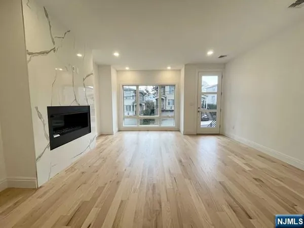 $6,750 | 211 Slocum Way, Unit B, Fort Lee, NJ 07024