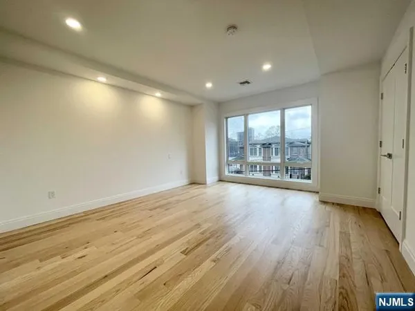 $6,750 | 211 Slocum Way, Unit B, Fort Lee, NJ 07024