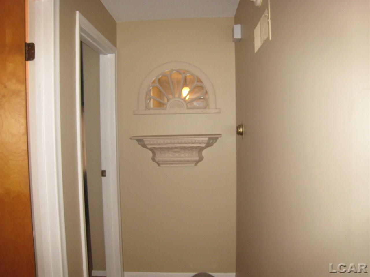 515 North Occidental Road Tecumseh, MI 49286 - Photo 32 of 55 Hallway