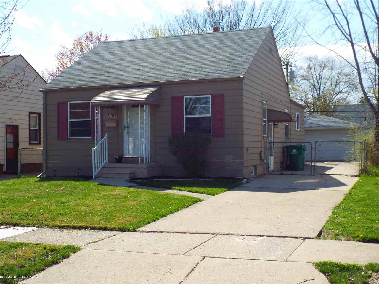 21759 Normandy Avenue Eastpointe, MI 48021 - Photo 2 of 33