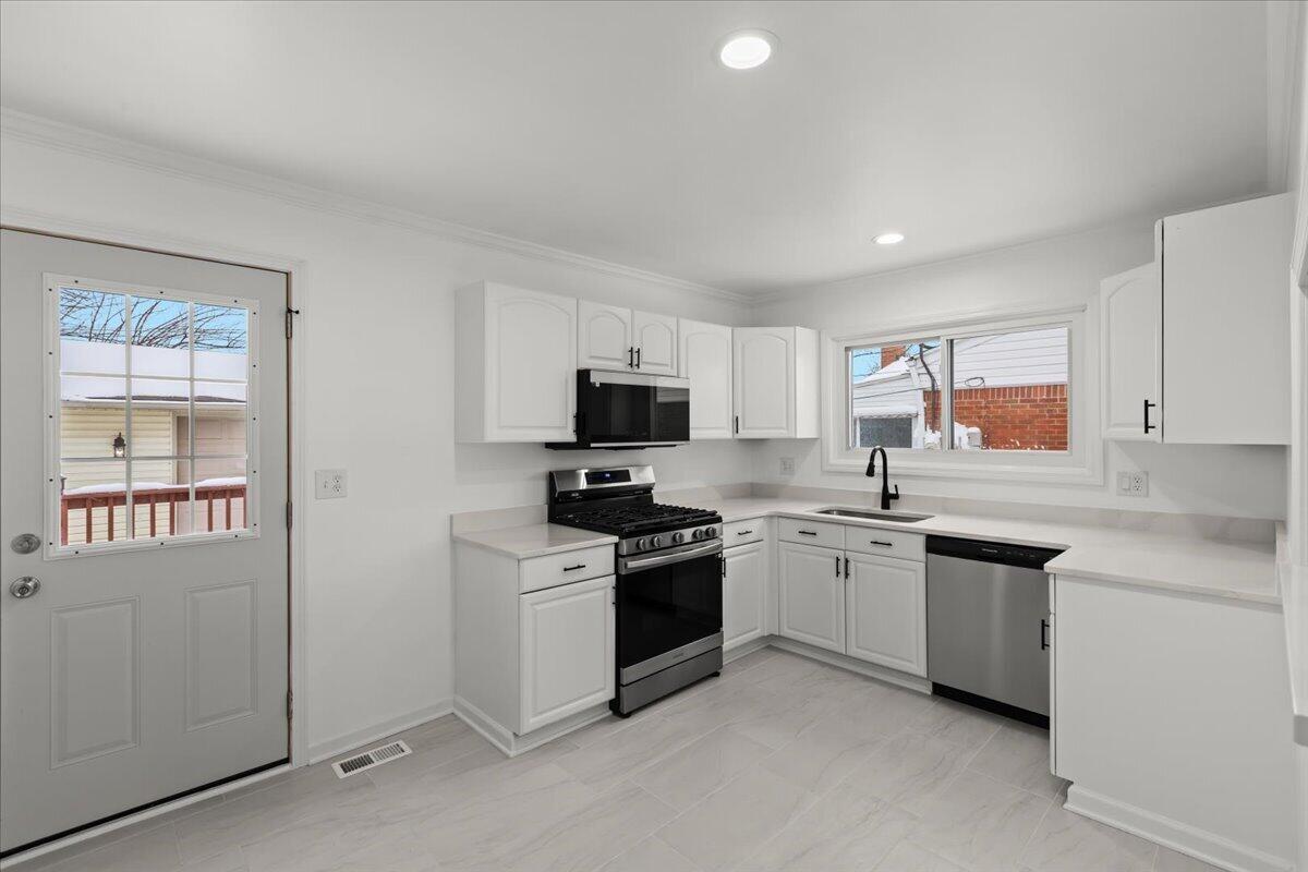 39618 Bart Street Canton, MI 48187 - Photo 39 of 46 09-39618 Bart St