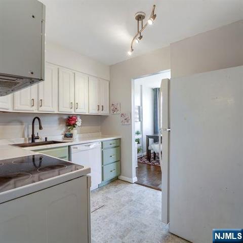 160 Overlook Avenue, Unit 18D Hackensack, NJ 07601 - Photo 11 of 14 a kitchen with a sink stove and cabinets