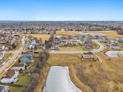 $69,900 | 1540 Westbourne Parkway, Algonquin, IL 60102