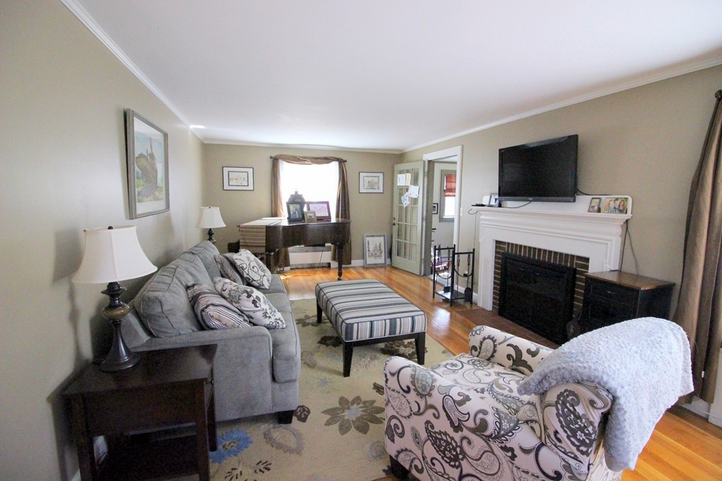 393 Edgell Road Framingham, MA 01701 - Photo 4 of 30