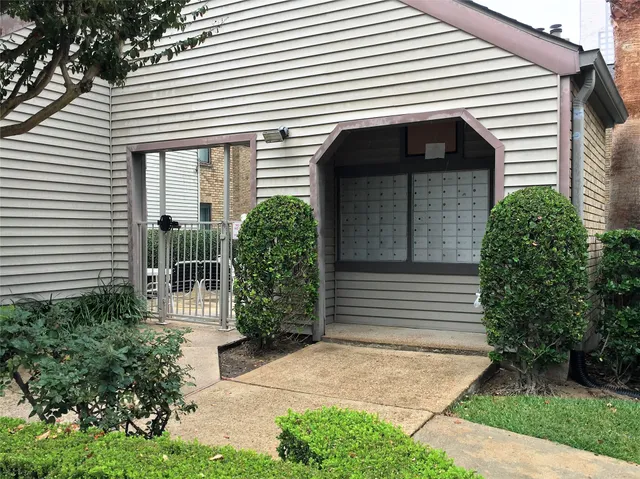 $1,200 | 2025 Augusta Drive, Unit 804, Houston, TX 77057