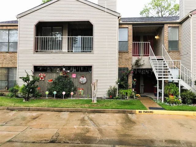 $1,200 | 2025 Augusta Drive, Unit 804, Houston, TX 77057