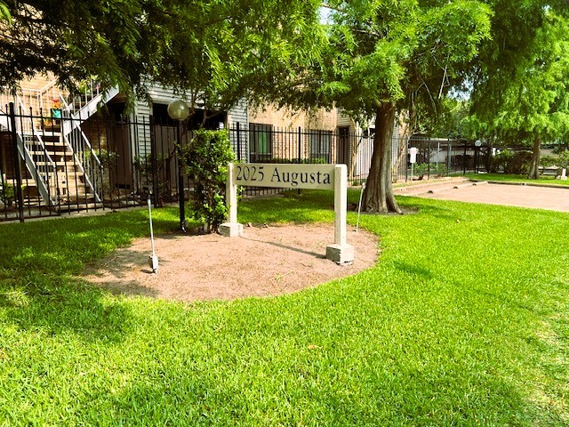 2025 Augusta Drive, Unit 804 Houston, TX 77057 - Photo 27 of 28 Green area in fron of complex