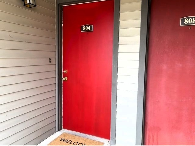 2025 Augusta Drive, Unit 804 Houston, TX 77057 - Photo 4 of 28 Red front door.