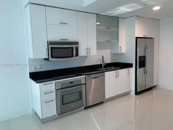 $3,000 | 60 Southwest 13th Street, Unit 3202, Miami, FL 33130