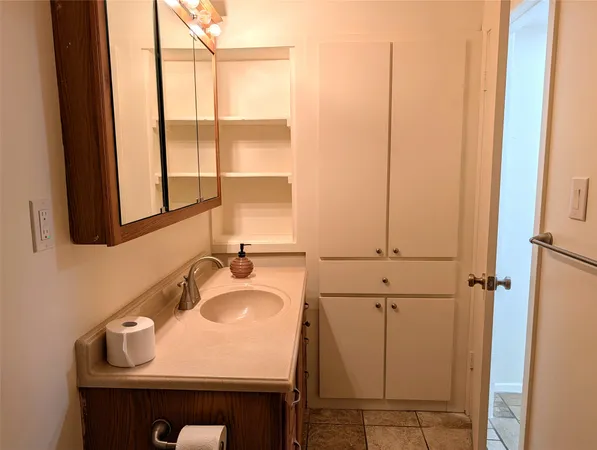 $975 | 7801 Shoal Creek Boulevard, Unit 144, Austin, TX 78757