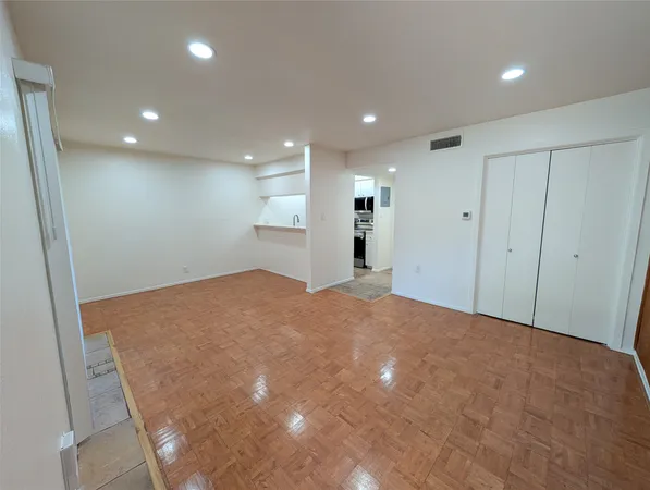 $975 | 7801 Shoal Creek Boulevard, Unit 144, Austin, TX 78757