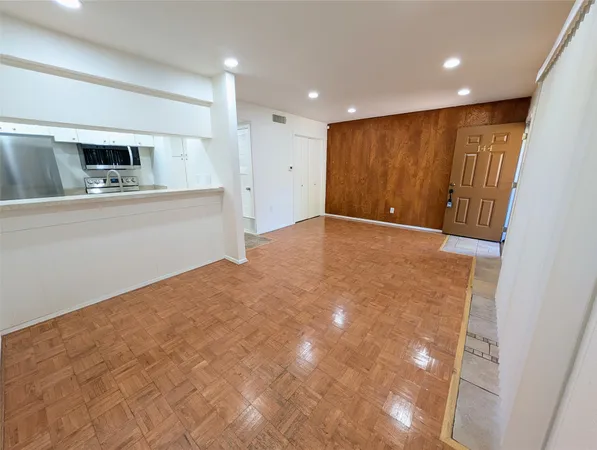 $975 | 7801 Shoal Creek Boulevard, Unit 144, Austin, TX 78757