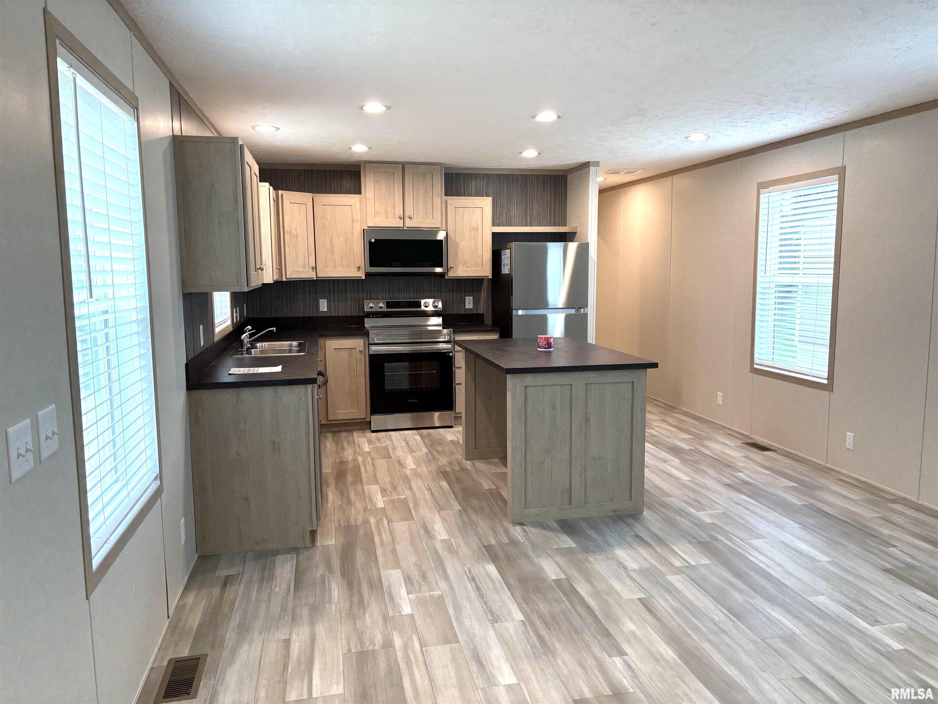 1515 North Lincoln Avenue, Unit 68 Springfield, IL 62702 - Photo 3 of 31