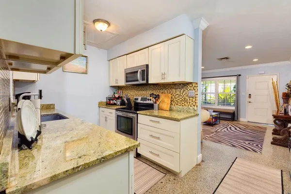 $4,000 | 145 Southeast 3rd Avenue, Boynton Beach, FL 33435