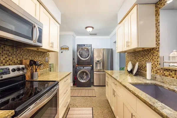 $4,000 | 145 Southeast 3rd Avenue, Boynton Beach, FL 33435