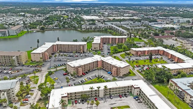 $79,900 | 4155 Heron Way, Unit E301, Bradenton, FL 34205