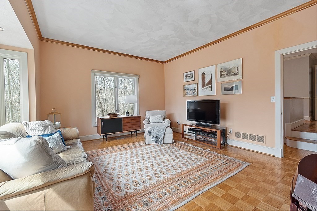 9 Oak Meadow Road Lincoln, MA 01773 - Photo 11 of 41 Gallery Image 11