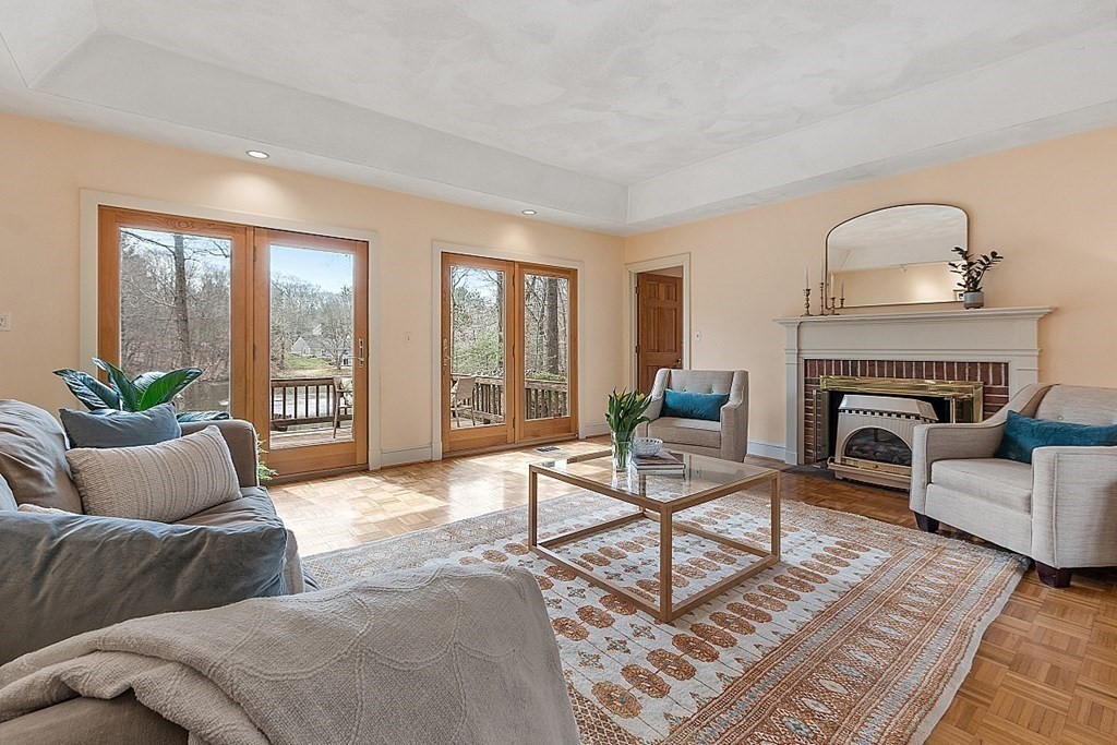 9 Oak Meadow Road Lincoln, MA 01773 - Photo 8 of 41 Gallery Image 8