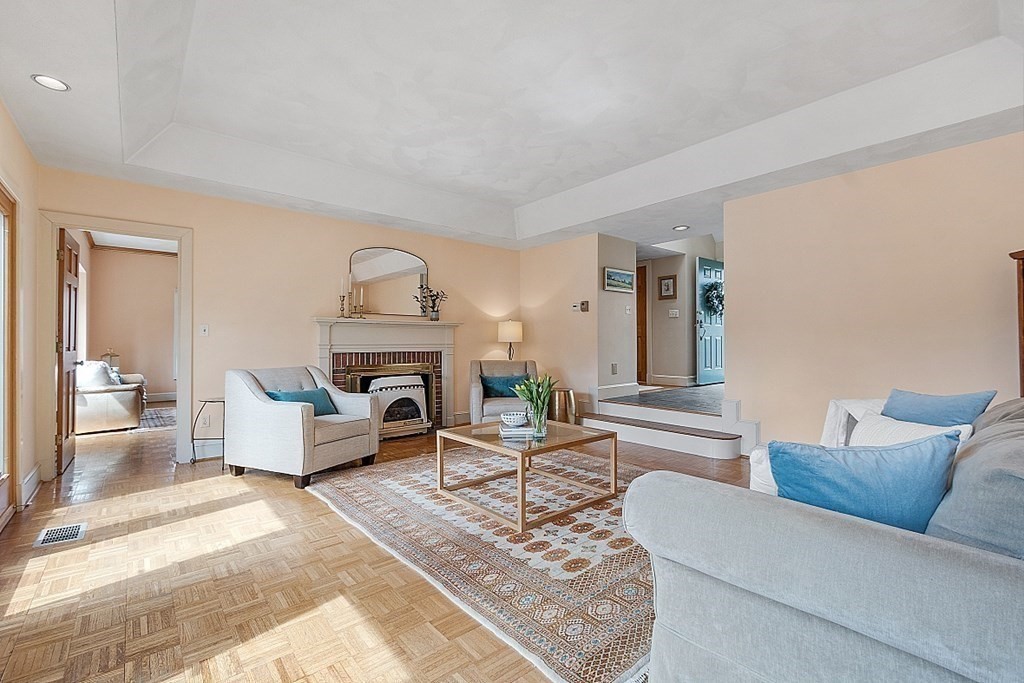9 Oak Meadow Road Lincoln, MA 01773 - Photo 9 of 41 Gallery Image 9