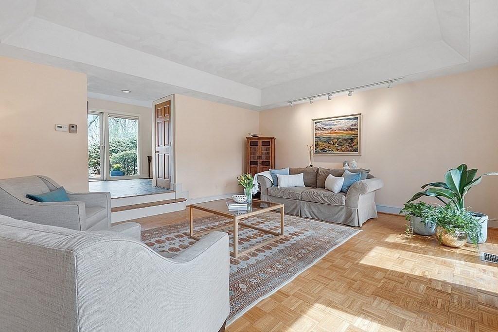 9 Oak Meadow Road Lincoln, MA 01773 - Photo 10 of 41 Gallery Image 10