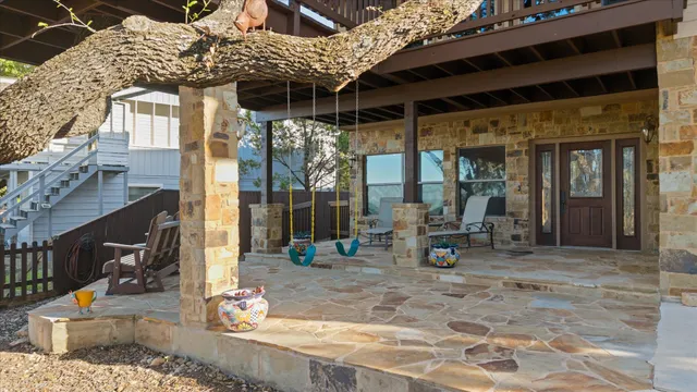 a view of the entrance of the building