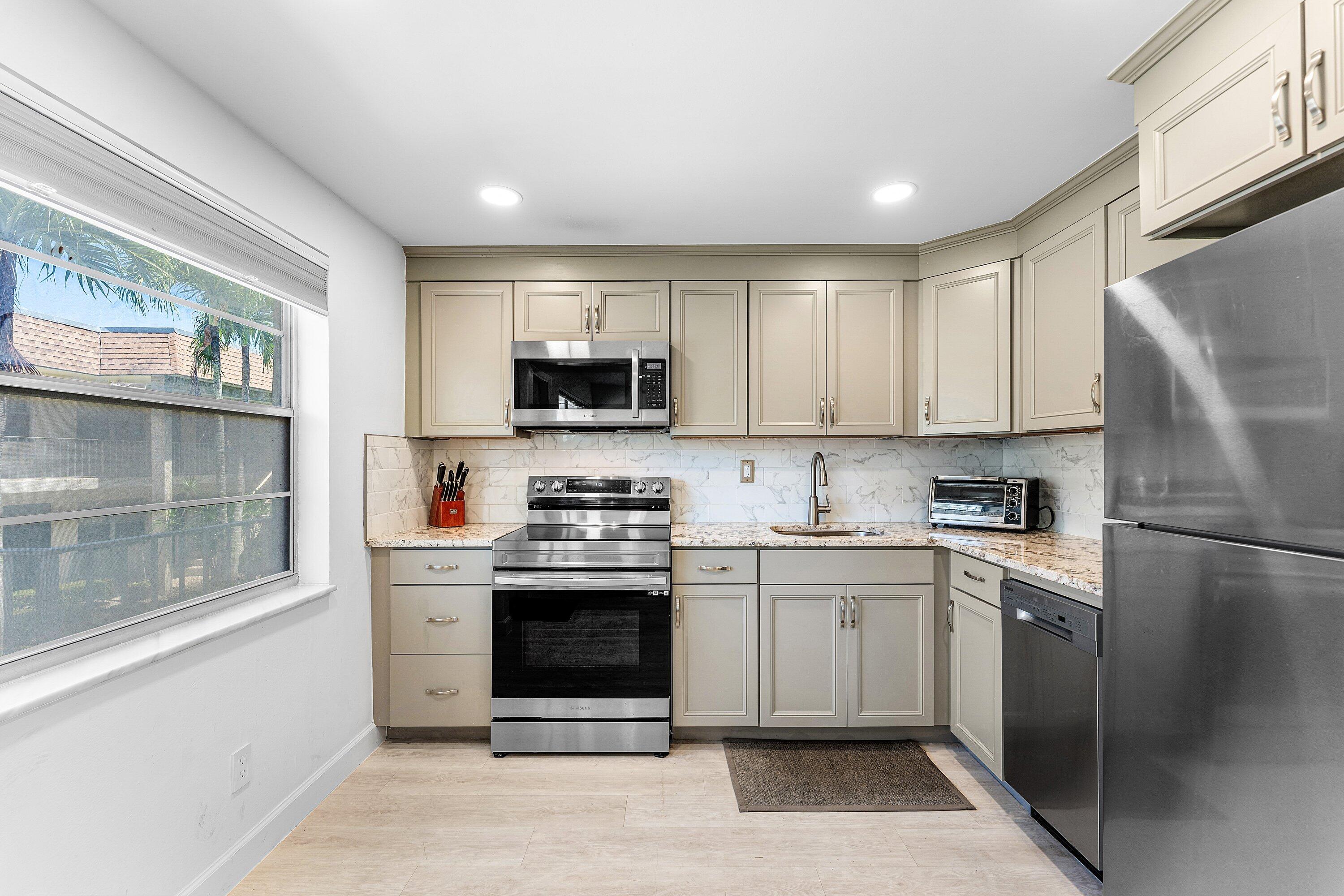 340 Northwest 19th Street, Unit 2020 Boca Raton, FL 33432 - Photo 7 of 17 007-340Northwest19thStreet-2020-BocaRato