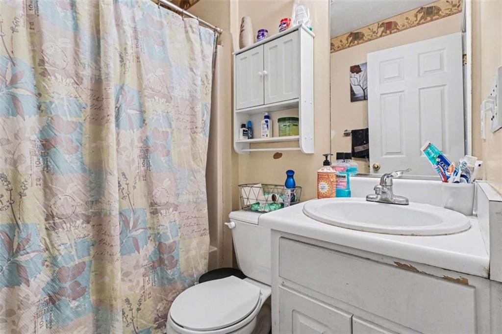 211 Stoney Point Cove Carrollton, GA 30116 - Photo 17 of 38 a bathroom with a sink toilet and shower