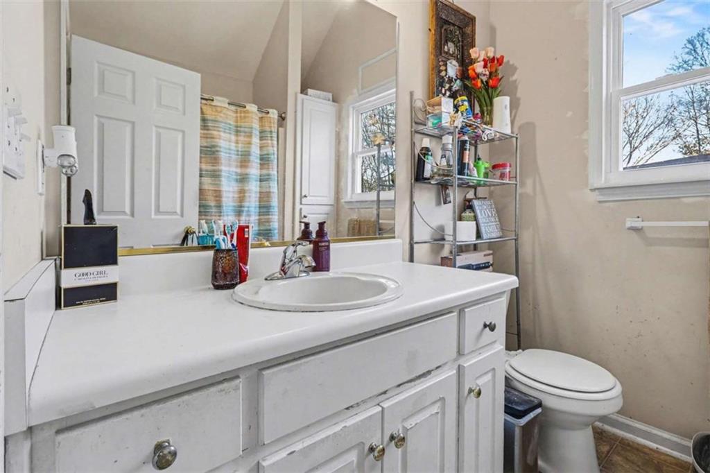 211 Stoney Point Cove Carrollton, GA 30116 - Photo 24 of 38 a bathroom with a sink a toilet and a mirror