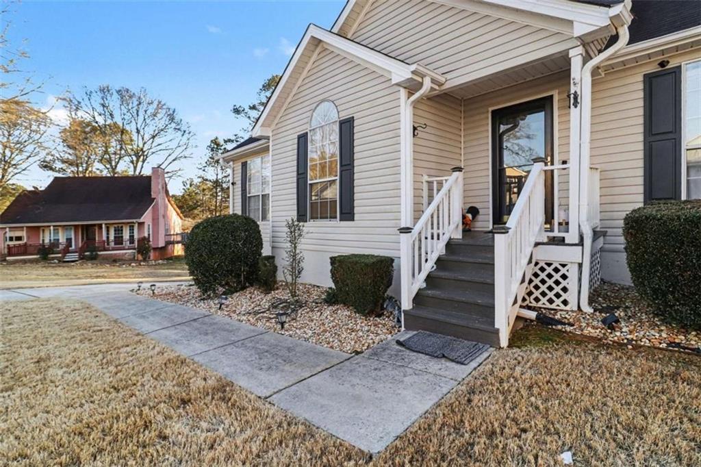 211 Stoney Point Cove Carrollton, GA 30116 - Photo 4 of 38 a front view of a house with a yard